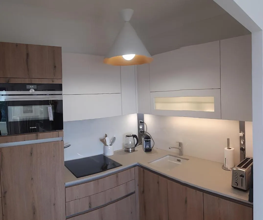 Apartment Neptune 5, Top Floor Studio, Sea View Menton