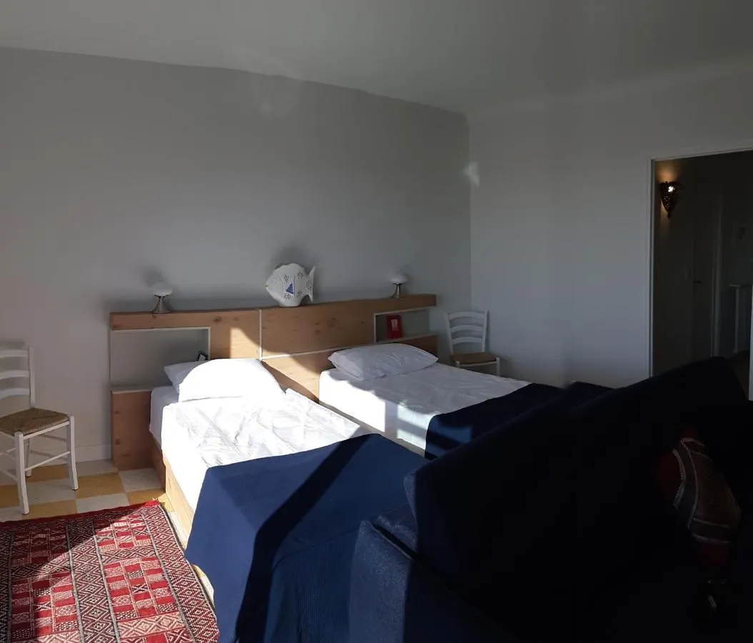 Apartment Neptune 5, Top Floor Studio, Sea View Menton