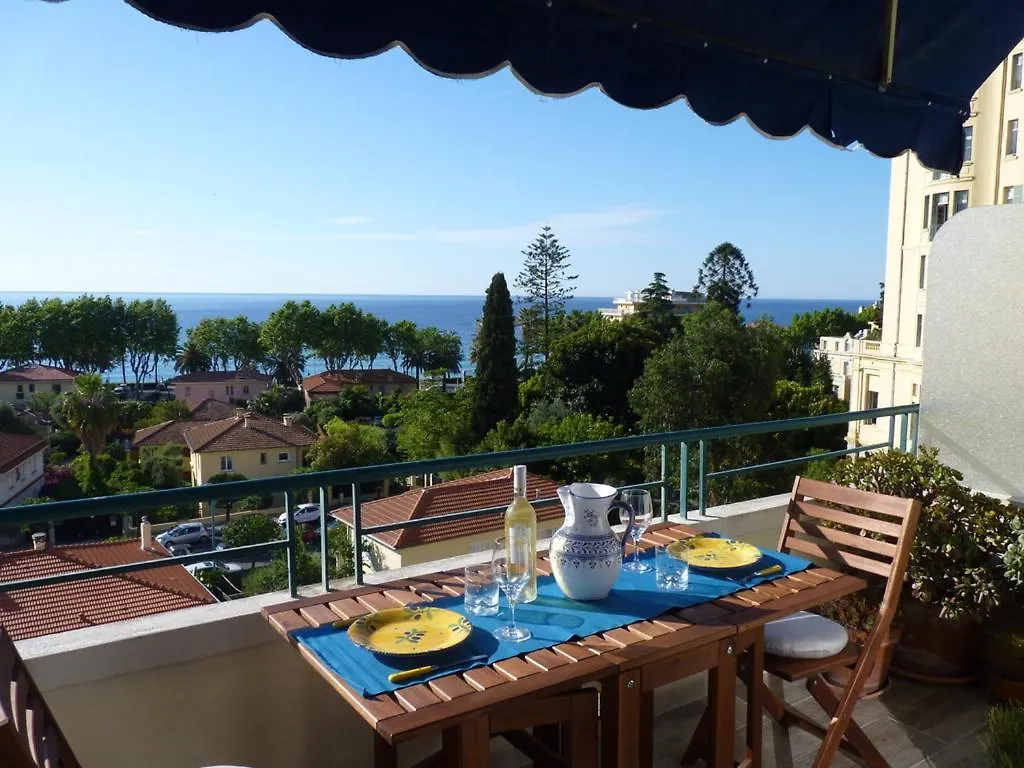 Neptune 5, Top Floor Studio, Sea View Menton