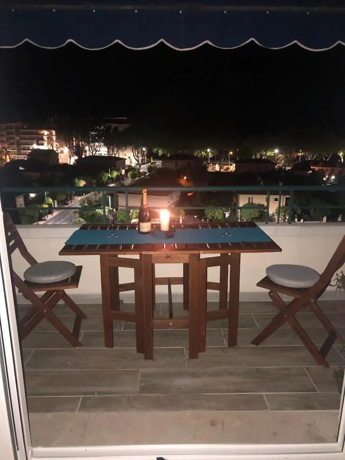 Neptune 5, Top Floor Studio, Sea View Menton 0*,  France