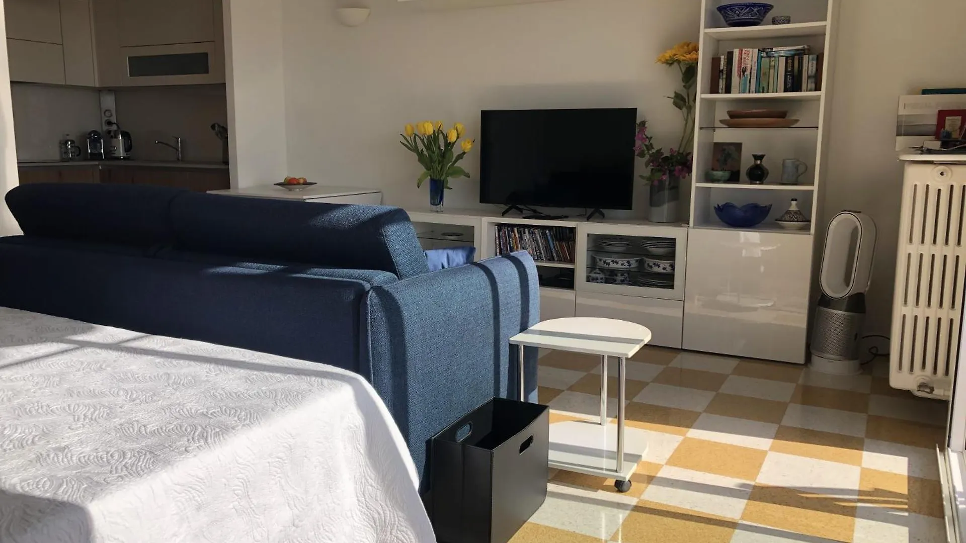 Neptune 5, Top Floor Studio, Sea View Menton France