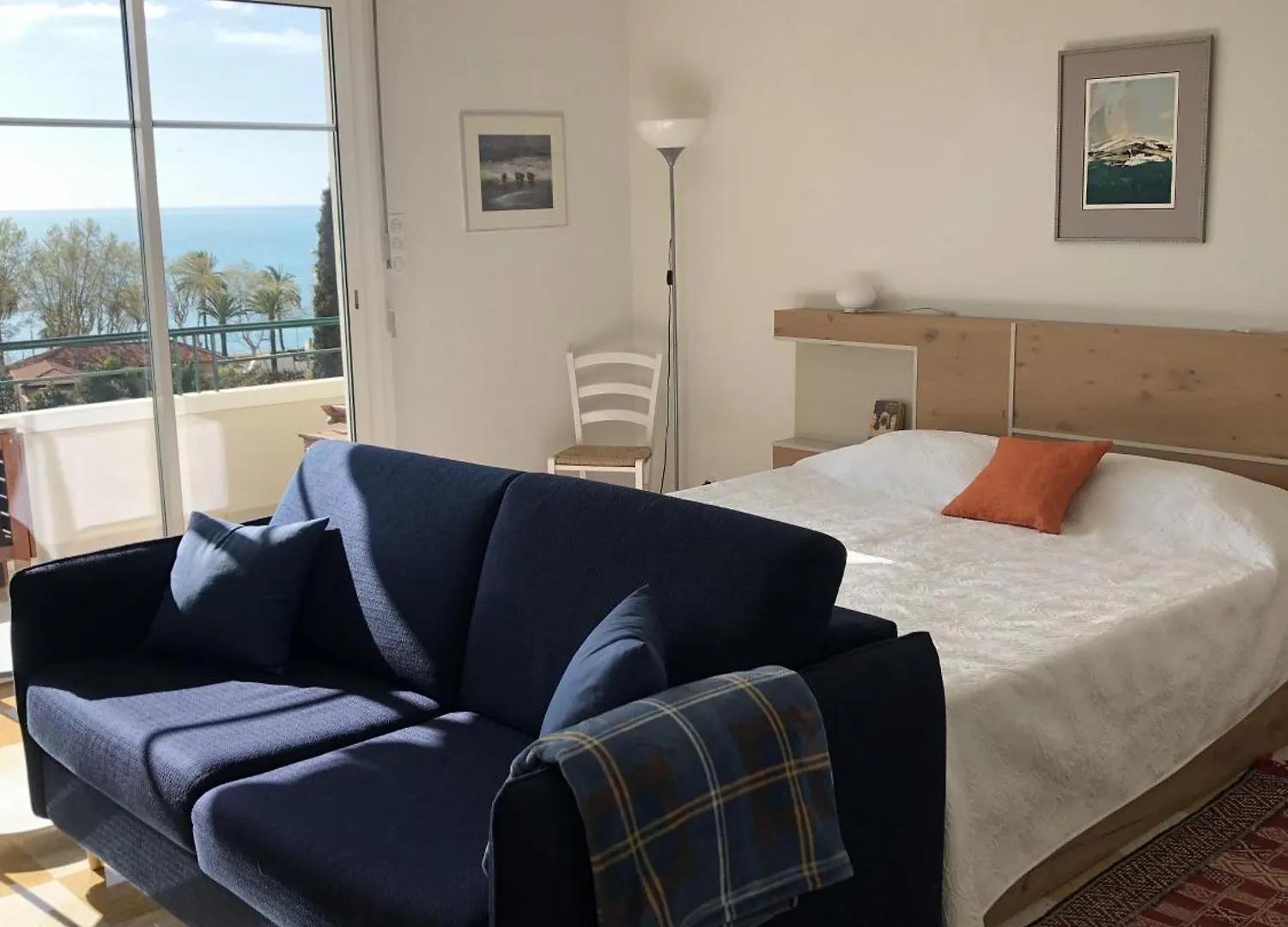 Neptune 5, Top Floor Studio, Sea View Menton 0*,