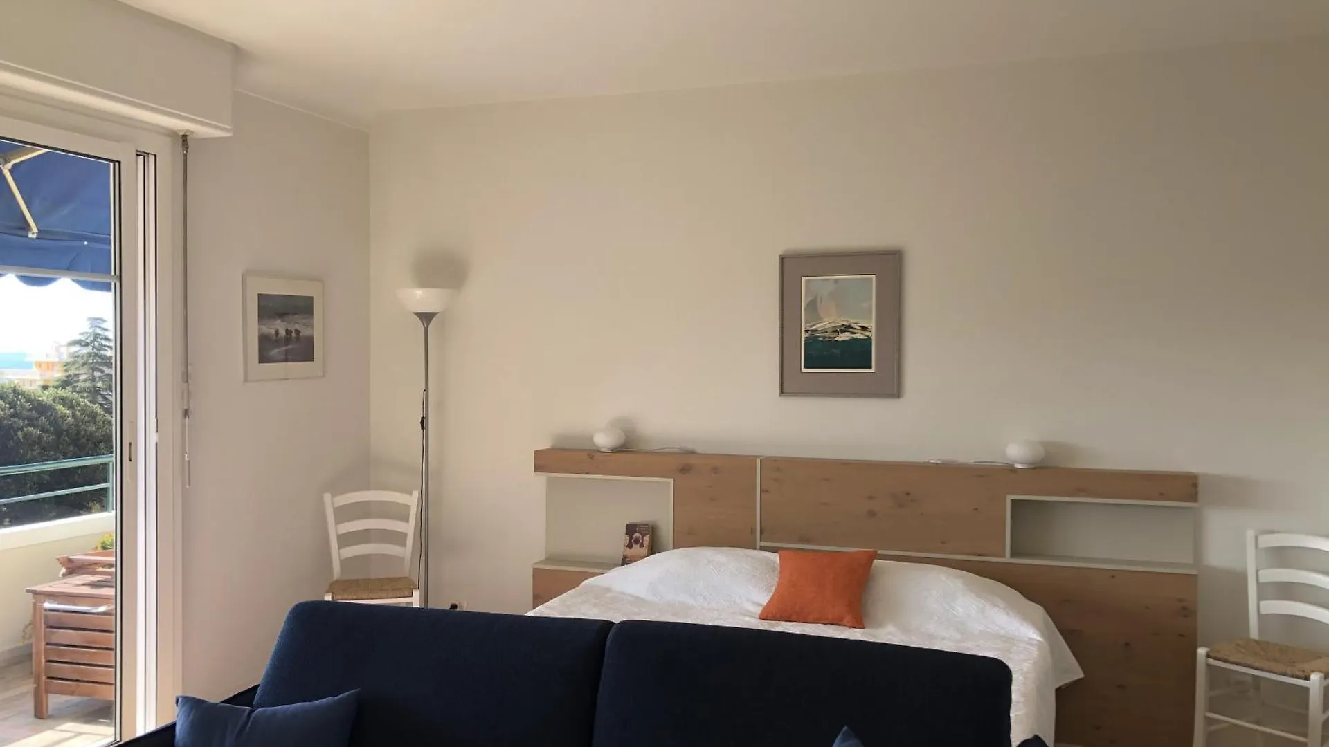 Neptune 5, Top Floor Studio, Sea View Menton 0*,  France