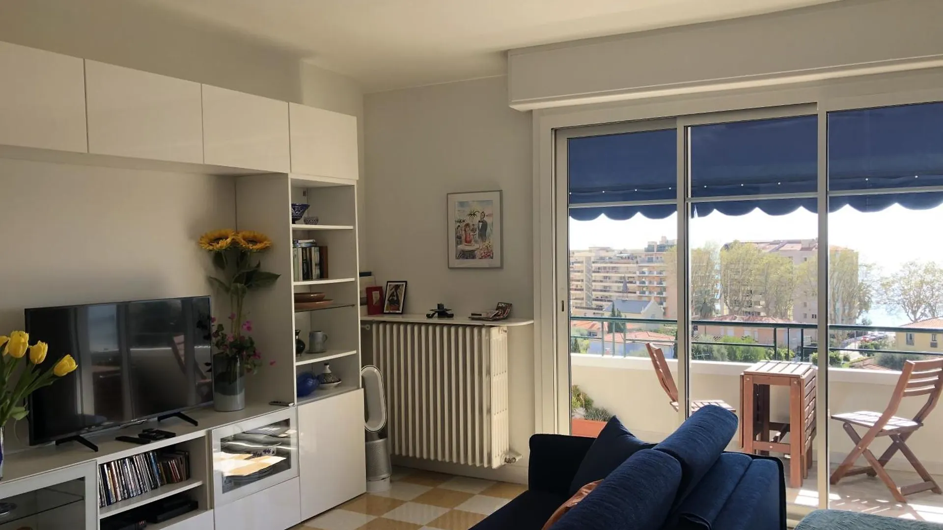 Neptune 5, Top Floor Studio, Sea View Menton Apartment