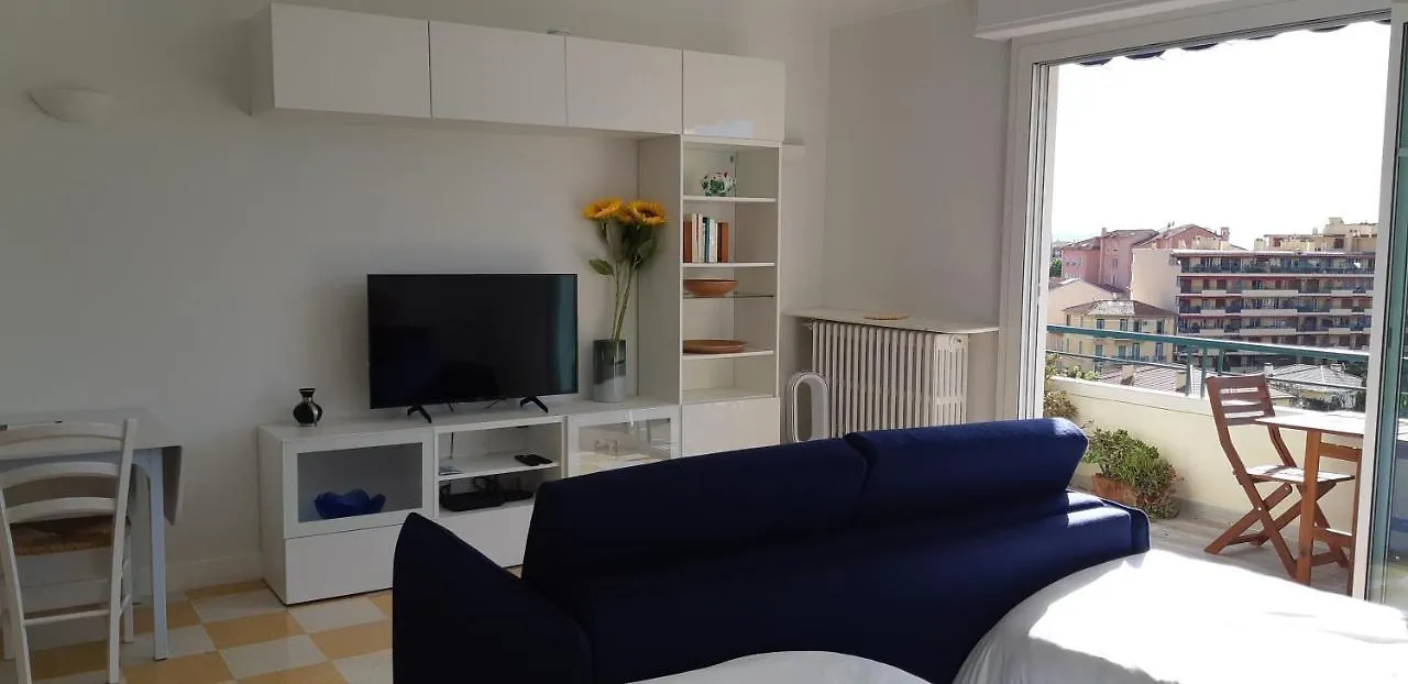 מנטון Neptune 5, Top Floor Studio, Sea View