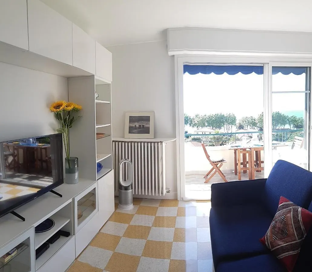 מנטון Neptune 5, Top Floor Studio, Sea View