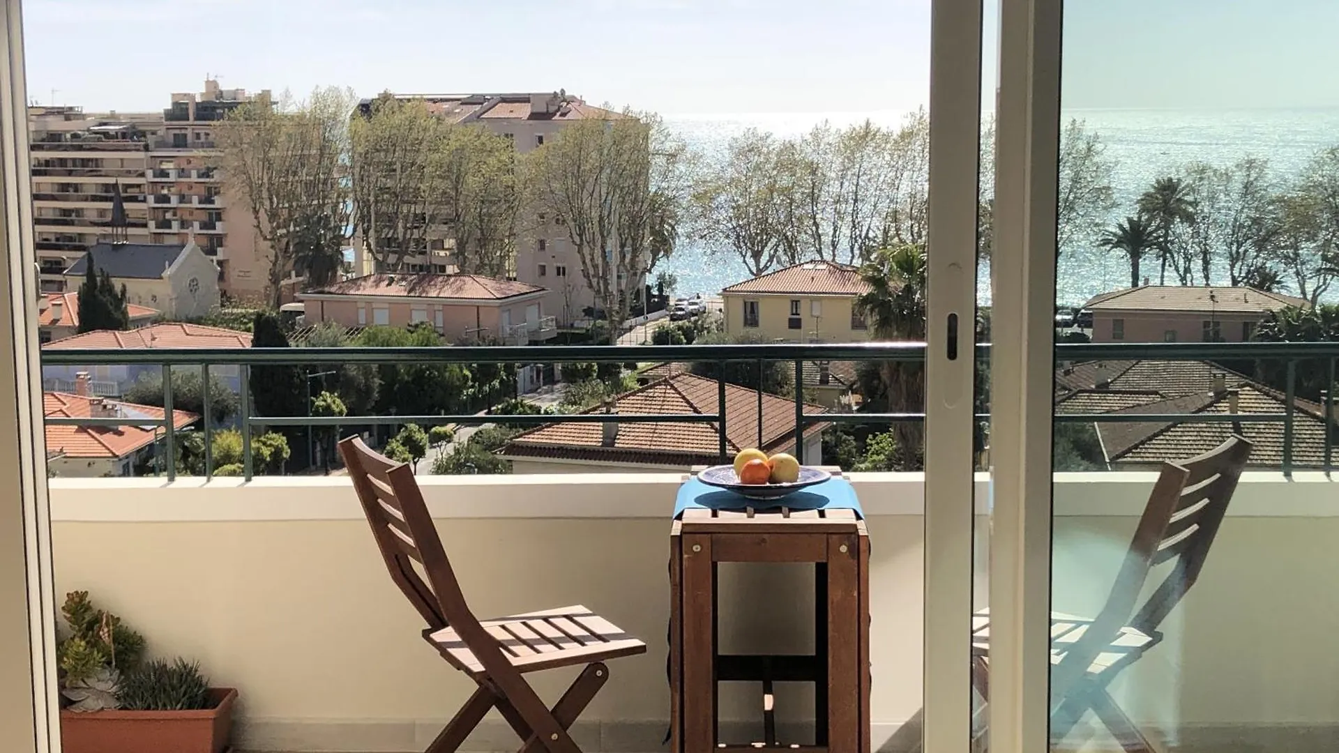 מנטון Neptune 5, Top Floor Studio, Sea View דירה